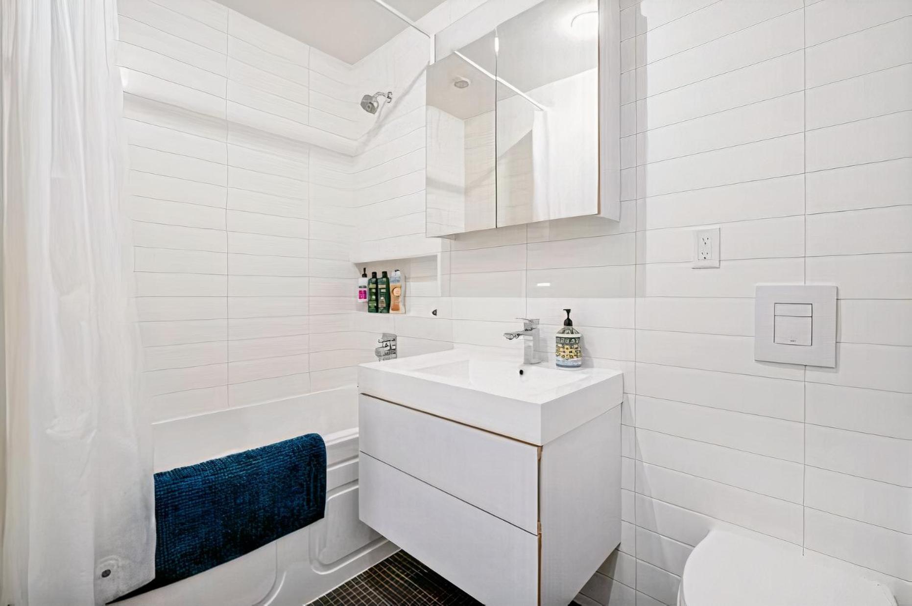 Modern, Bright & Central 1-Bed Downtown Apt Close To Rogers Arena Vancouver Buitenkant foto